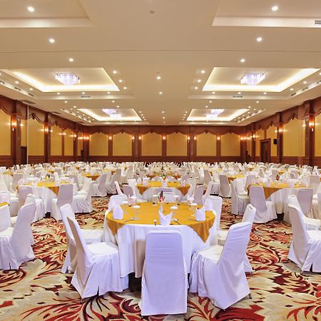 Lombok Raya Hotel Mataram Esterno foto