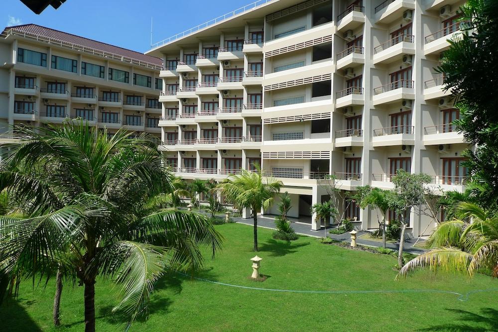 Lombok Raya Hotel Mataram Esterno foto
