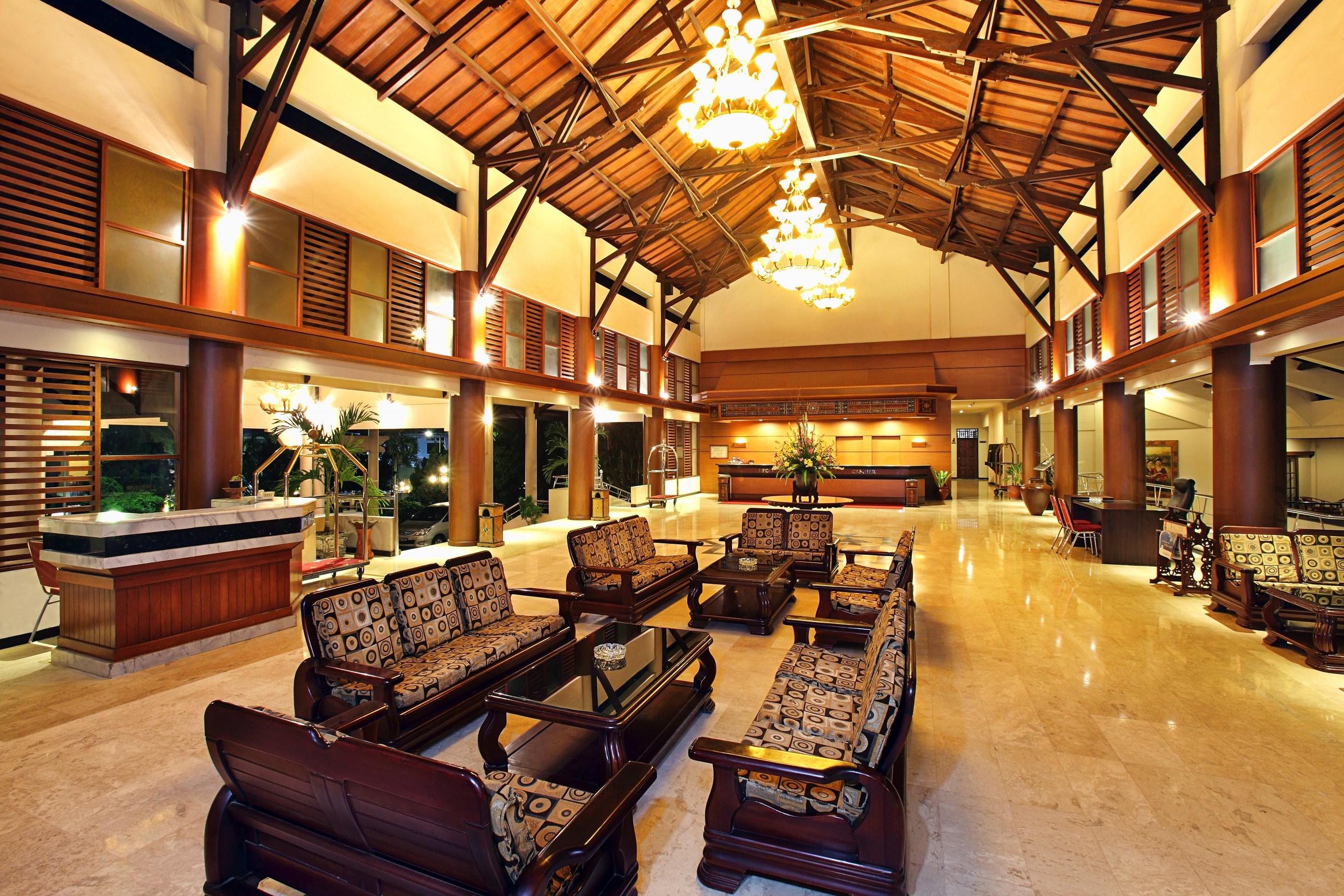 Lombok Raya Hotel Mataram Esterno foto