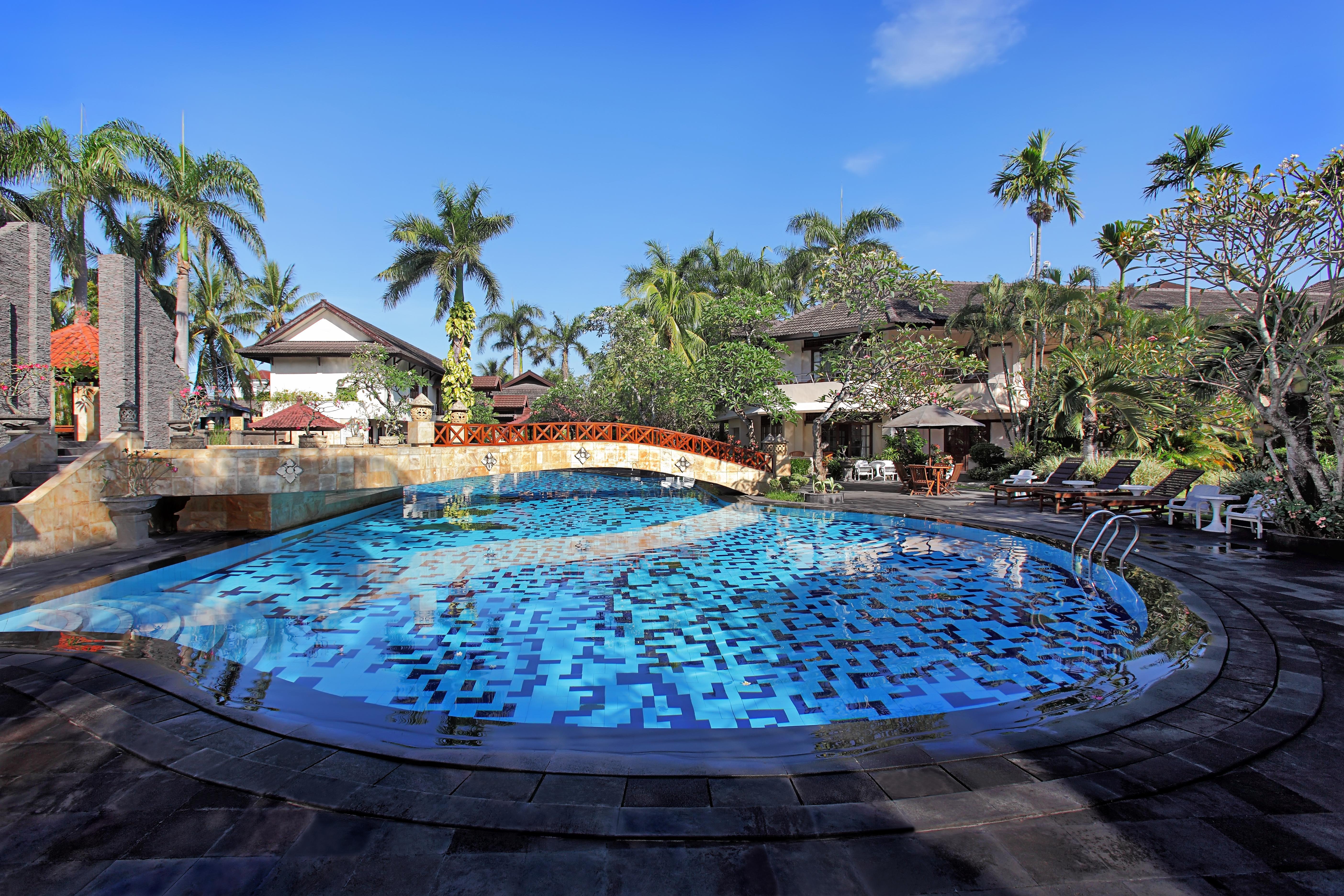 Lombok Raya Hotel Mataram Esterno foto