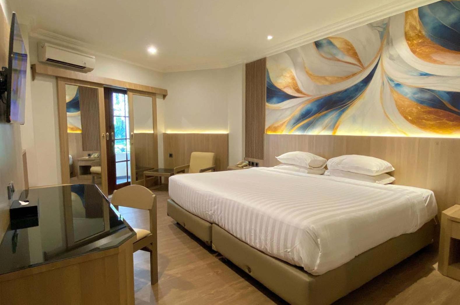 Lombok Raya Hotel Mataram Esterno foto
