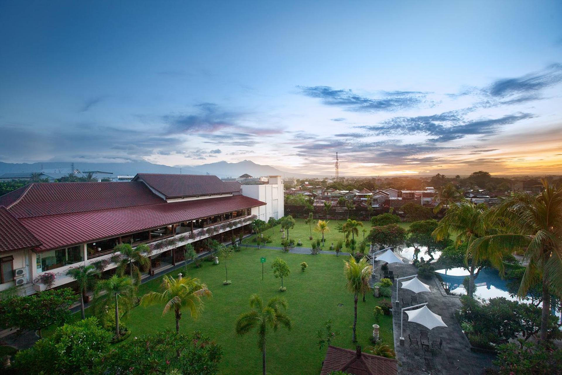 Lombok Raya Hotel Mataram Esterno foto