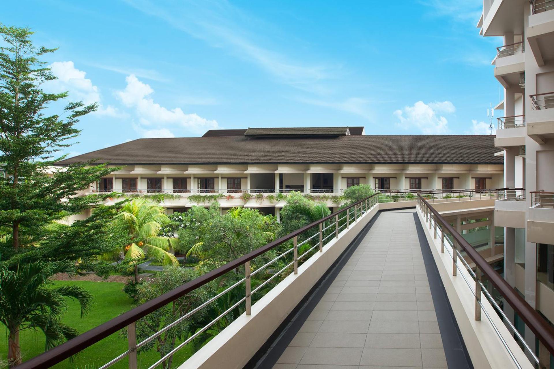 Lombok Raya Hotel Mataram Esterno foto