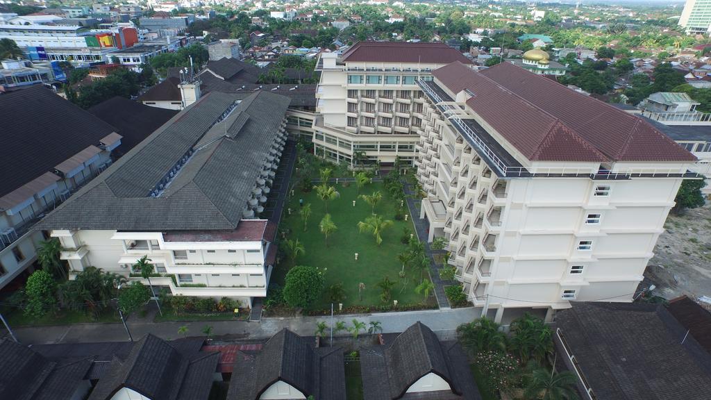 Lombok Raya Hotel Mataram Esterno foto