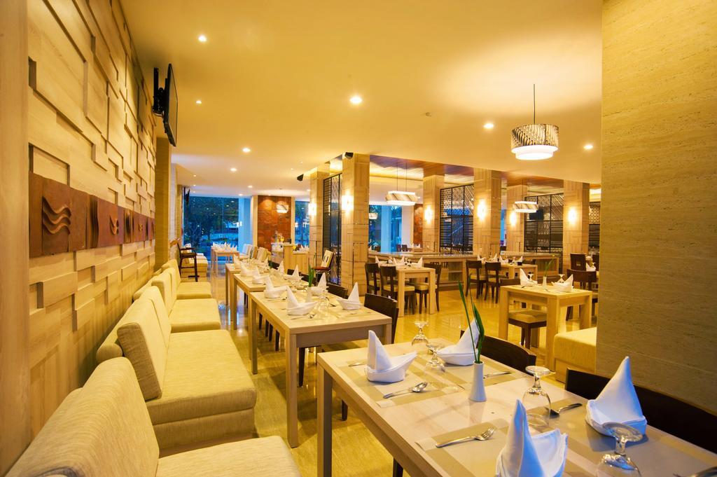 Lombok Raya Hotel Mataram Esterno foto