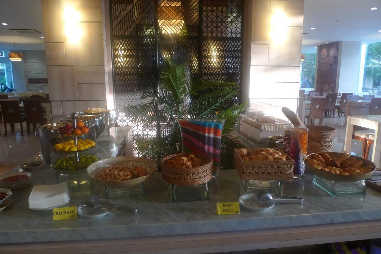 Lombok Raya Hotel Mataram Esterno foto