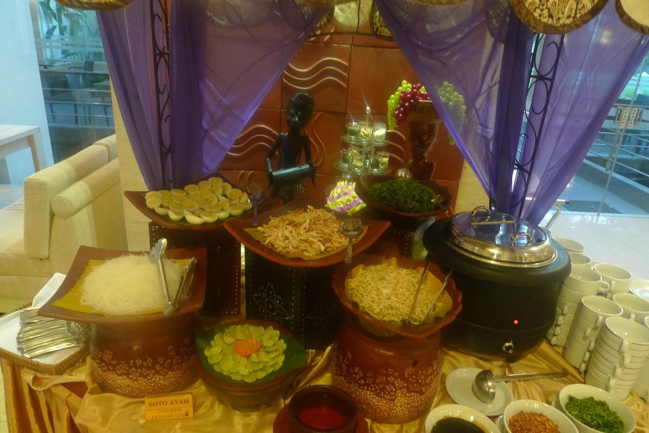 Lombok Raya Hotel Mataram Esterno foto