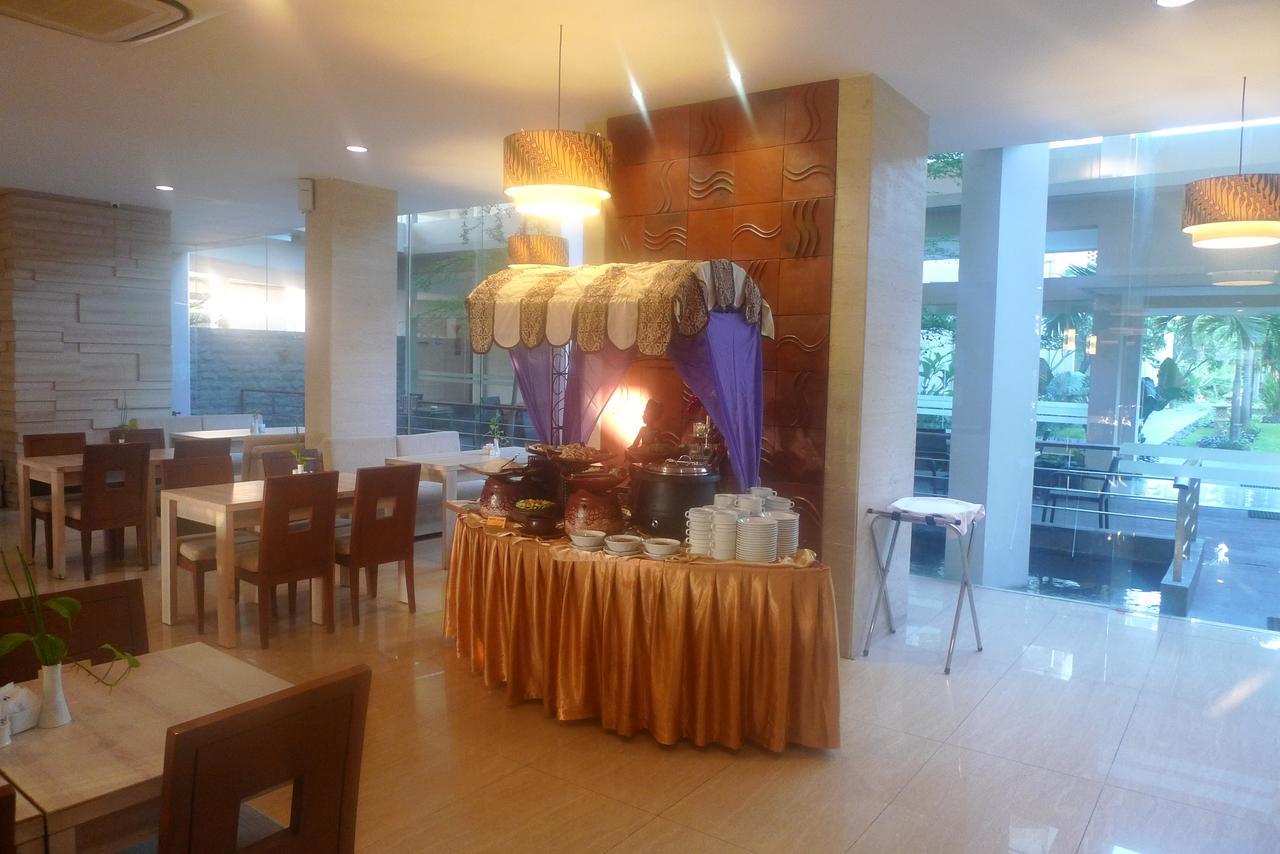 Lombok Raya Hotel Mataram Esterno foto
