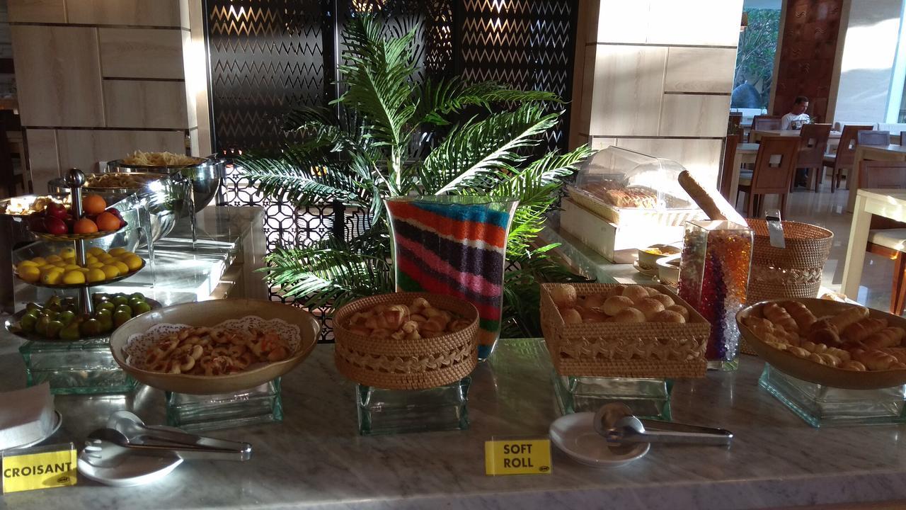 Lombok Raya Hotel Mataram Esterno foto