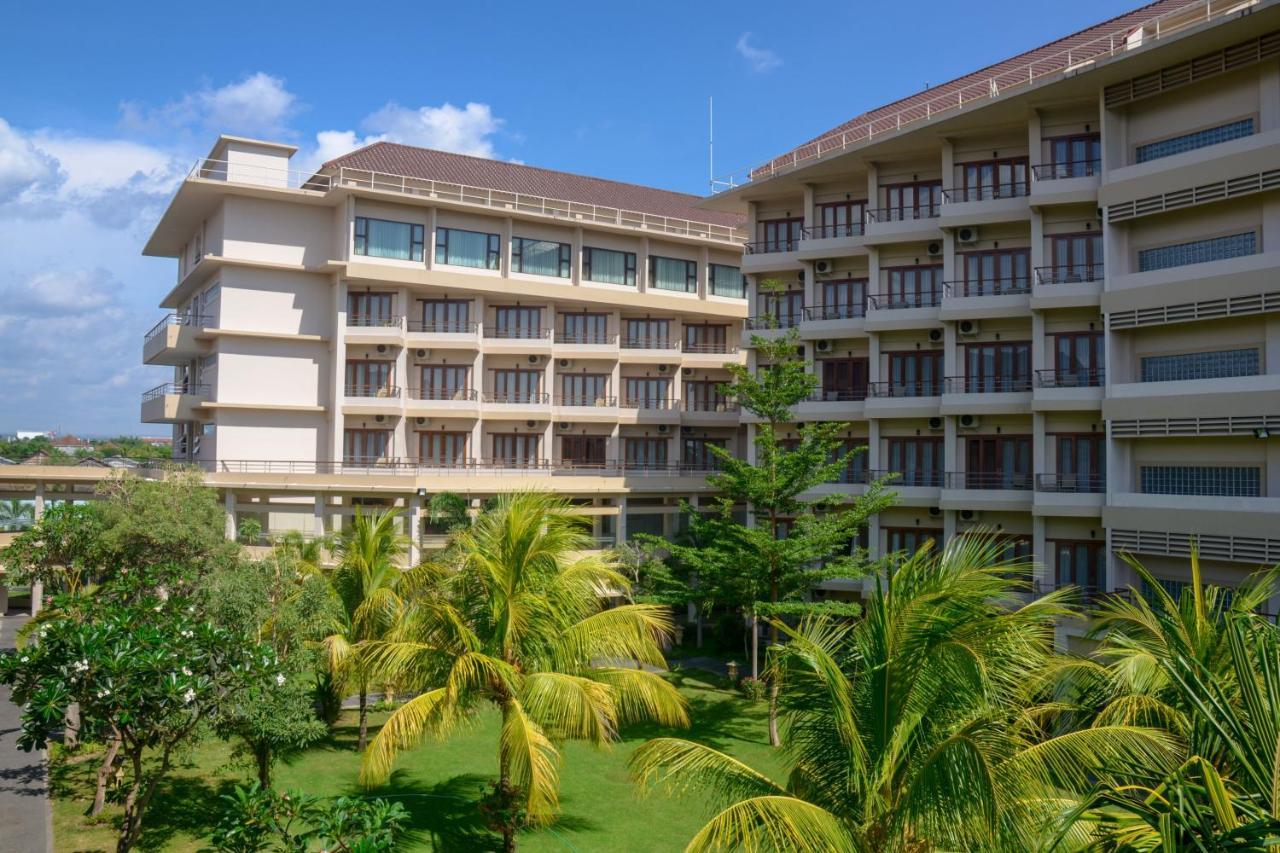 Lombok Raya Hotel Mataram Esterno foto