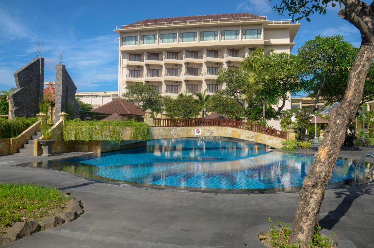 Lombok Raya Hotel Mataram Esterno foto