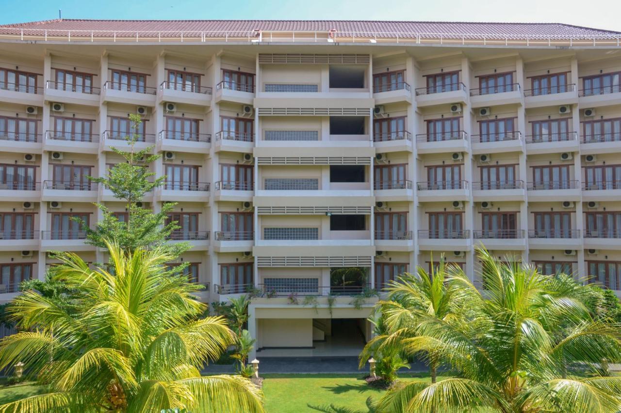 Lombok Raya Hotel Mataram Esterno foto